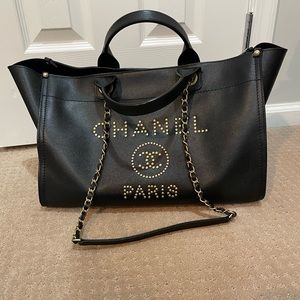 Authentic CHANEL Deauville leather tote large